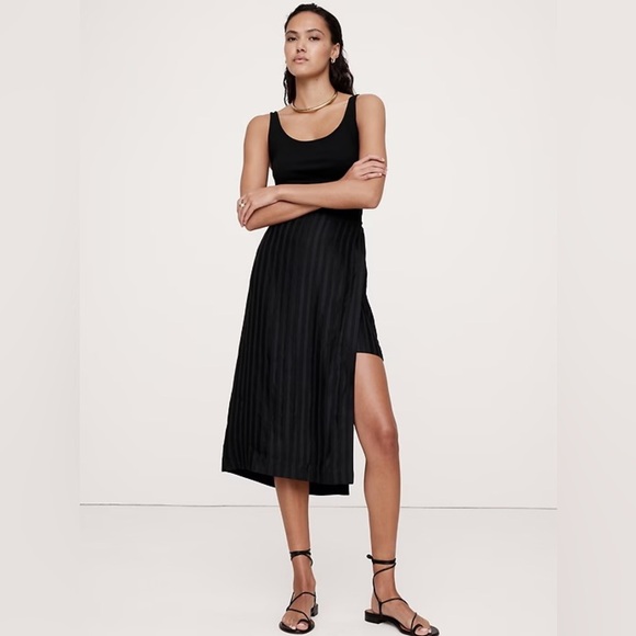 NWT! BANANA REPUBLIC BLACK SATIN STRIPE SKIRT - SIZE 18